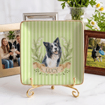 Gepersonaliseerd keramisch sieradenschalje met aquarelstrepen, geboortebloem en foto van huisdier, voorzien van naam – geschikt voor dagelijks gebruik, verjaardags- of jubileumcadeau voor huisdiereige