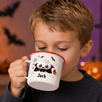 Spersonalizowany, wielokolorowy, emaliowany kubek o pojemności 12 oz z motywem halloweenowym przedstawiającym dynię w kształcie pierogów, z imieniem – prezent na imprezę halloweenową dla dzieci