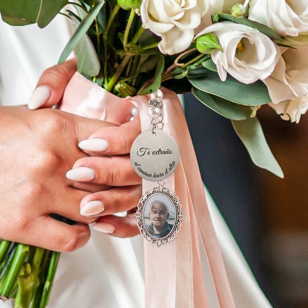 Colgante para ramo de novia personalizado de encaje con foto ovalada y colgante de corazón grabado regalo conmemorativo de boda para novias