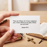Cartes bibliques personnalisées de style minimaliste avec support en acrylique – Décoration de bureau – Lot de 40 – Cadeau d'anniversaire ou de baptême pour un ami, un proche ou un chrétien
