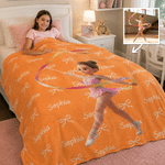 Coperta morbida personalizzata con disegno in stile cartone animato raffigurante una ragazza, con nome; decorazione per la casa e regalo di compleanno per bambine appassionate di danza classica e ginn