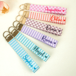 Porte-clés bracelet personnalisé à motif damier multicolore à rayures, avec prénom – Cadeau d'anniversaire pour filles et femmes, à utiliser au quotidien