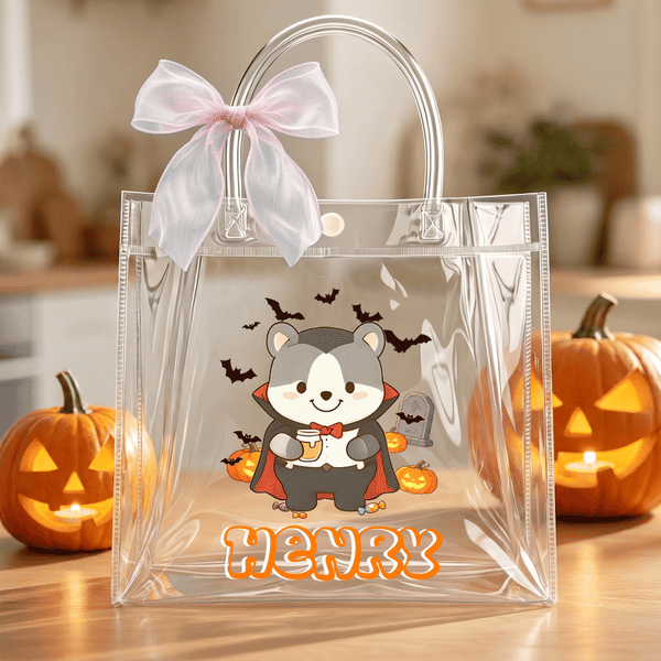 Sac cadeau transparent personnalisé sur le thème d'Halloween, avec un ours de dessin animé, le prénom de l'enfant et un nœud rose – Cadeau d'Halloween « Trick or Treat » pour les enfants