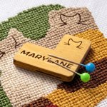 Personalised Engraved Line Cat Name L-Shaped Basswood Magnetic Needle Minder Cross Stitch Accessories Birthday Gift for Embroidery Sewing Lovers