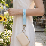 Porte-clés bracelet personnalisé à motif damier multicolore à rayures, avec prénom – Cadeau d'anniversaire pour filles et femmes, à utiliser au quotidien