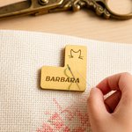Personalised Engraved Line Cat Name L-Shaped Basswood Magnetic Needle Minder Cross Stitch Accessories Birthday Gift for Embroidery Sewing Lovers