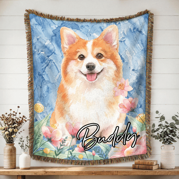 Gepersonaliseerde, zachte plaid met aquarelafbeelding van een huisdier, bloemenmotief en kwastjes, met naam – woondecoratie, verjaardags- of herdenkingscadeau voor huisdierliefhebbers