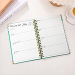Personalisierter Cartoon Lesefigur 2026 Planer mit Namen Spiralbindung A5 Notizbuch mit Wochenplanung Geburtstag Geschenk für Familie Freunde