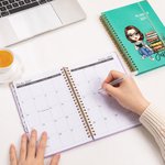 Personalisierter Cartoon Lesefigur 2026 Planer mit Namen Spiralbindung A5 Notizbuch mit Wochenplanung Geburtstag Geschenk für Familie Freunde