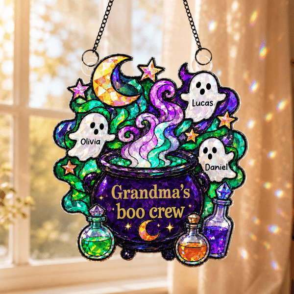 Personlig «Boo Crew Magic Pot Ghost Sun Catcher» med 1–7 navn og tittel – romdekorasjon og Halloween-gave til bestemor