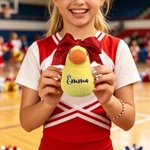Personlig, flerfärgad, rosettprydd, gul anka-nyckelring och väskmärke med namn – tävlings- och födelsedagspresent för barn, elever och cheerleaders