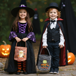 Secchiello personalizzato per caramelle con motivo a quadrati, orsetto carino, zucca e pipistrello in stile cartone animato, con nome: regalo per la festa di Halloween per bambini