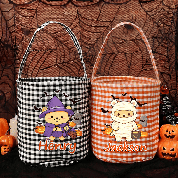 Secchiello personalizzato per caramelle con motivo a quadrati, orsetto carino, zucca e pipistrello in stile cartone animato, con nome: regalo per la festa di Halloween per bambini