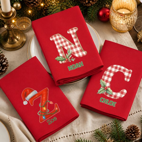 Serviette personnalisée avec motif de Père Noël en vichy vert, lumières colorées et initiale, avec prénom – Cadeau de Noël pour les réunions de famille et les amis