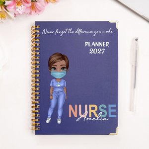 Vergeet nooit het verschil dat je maakt – Gepersonaliseerde agenda met medisch stripfiguur voor 2026/2027, A5-spiraalnotitieboekje