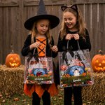 Sac cadeau transparent personnalisé sur le thème d'Halloween, orné d'un personnage de dessin animé, avec prénom et nœud noir – Cadeau d'Halloween « Trick or Treat » pour les enfants