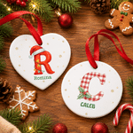 Adorno de cerámica redondo con forma de corazón y la inicial de Papá Noel, con temática navideña personalizada, para decorar el árbol; regalo para fiestas navideñas, ideal para niños, familiares y ami
