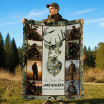 Couverture douce camouflage personnalisée avec collage de photos de chasse et silhouette de cerf, avec titre et prénom – Cadeau d'anniversaire pour papa chasseur, idéal pour les activités de plein air