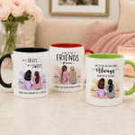 Personnages de dessins animés personnalisés, vue de dos. « Je pense à toi, ma meilleure amie ». Tasse à café en céramique de 11 oz ou 15 oz avec prénom. Souvenir d'amitié, cadeau d'anniversaire pour l