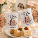 Personnages de dessins animés personnalisés, vue de dos. « Je pense à toi, ma meilleure amie ». Tasse à café en céramique de 11 oz ou 15 oz avec prénom. Souvenir d'amitié, cadeau d'anniversaire pour l