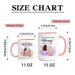 Personnages de dessins animés personnalisés, vue de dos. « Je pense à toi, ma meilleure amie ». Tasse à café en céramique de 11 oz ou 15 oz avec prénom. Souvenir d'amitié, cadeau d'anniversaire pour l