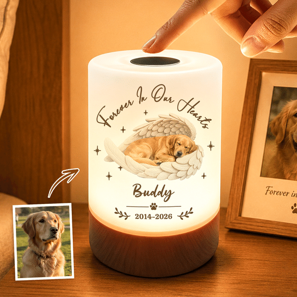Luz nocturna personalizable con control táctil y regulable de intensidad, con imagen de una mascota con alas pintadas en acuarela, nombre, título y fecha; regalo conmemorativo de condolencia por la pé