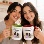 Personnages de dessins animés personnalisés, vue de dos. « Je pense à toi, ma meilleure amie ». Tasse à café en céramique de 11 oz ou 15 oz avec prénom. Souvenir d'amitié, cadeau d'anniversaire pour l