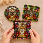 Ciotolina in ceramica personalizzata per gioielli, a forma di cerchio o quadrato, con foto del proprio animale domestico in stile vetrata colorata, motivo floreale e farfalla, con nome, ideale come re
