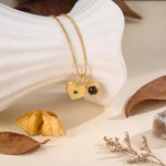 Collana con ciondolo a forma di cuore con pietra natale e proiezione fotografica personalizzata, con nome inciso – Gioiello delicato, regalo per anniversario, compleanno o Natale per donna