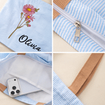 Personalisierte Vintage-Tragetasche mit Geburtsblume, Farbblöcken und Streifenmuster sowie Namenszug – für den täglichen Gebrauch, auf Reisen und als Geburtstagsgeschenk für Frauen und Freundinnen