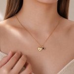 Collana con ciondolo a forma di cuore con pietra natale e proiezione fotografica personalizzata, con nome inciso – Gioiello delicato, regalo per anniversario, compleanno o Natale per donna
