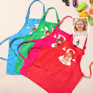 Gepersonaliseerde schattige schort en koksmuts in cartoonstijl, met naam en foto – een leuk cadeau voor een bakfeestje of verjaardag voor kinderen
