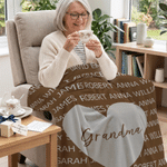 Gepersonaliseerde, veelkleurige, hartvormige decoratieve deken met naam en titel – woonaccessoire, verjaardags- of kerstcadeau voor mama, oma en het hele gezin