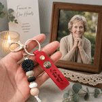 Personalisierter Schlüsselanhänger aus PU-Leder mit Engelsflügeln, Foto, Text und Gänseblümchen-Anhänger – Trauergeschenk zum Gedenken an einen geliebten Menschen