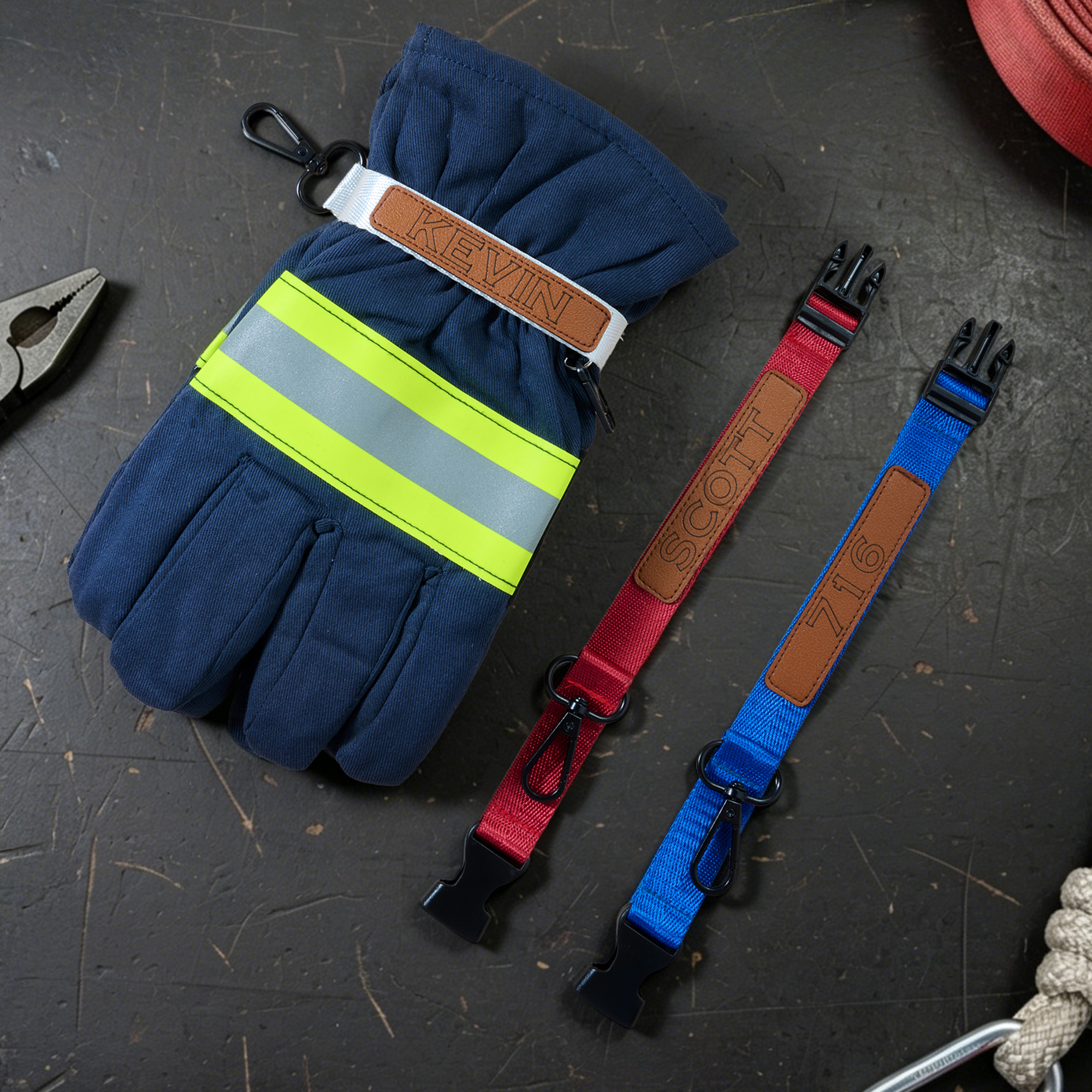 Personalisierter, minimalistischer Text – handgefertigter, verstellbarer Handschuhriemen – Geburtstagsgeschenk als Zeichen der Wertschätzung für Feuerwehrleute und Rettungskräfte