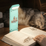 Porte-livre lumineux LED rechargeable personnalisé avec photo d'un personnage de lecture et nom, accessoire de lecture pour un usage quotidien, cadeau d'anniversaire pour les passionnés de lecture