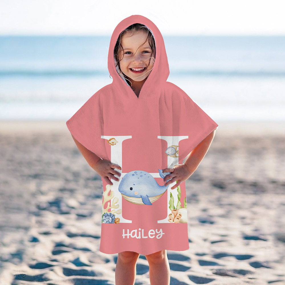 Individuell gestaltetes, weiches und schnell trocknendes Strandtuch mit Kapuze und Meeresmotiven, mit Namen und Initialen – unverzichtbar für Reisen, Strandpartys und als Geburtstagsgeschenk für Kinde