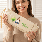 Borsa personalizzata a più scomparti per accessori per capelli con fiore del mese di nascita e personaggio dei cartoni animati, con nome e tappetino resistente al calore – Regalo di compleanno per don