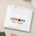 Gepersonaliseerde, schattige schoolspullen: T-shirt, sweatshirt en hoodie voor leraren met geborduurde naam – een bedankcadeau voor onderwijzers