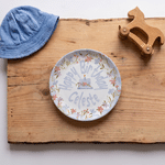 Assiette décorative personnalisée pour anniversaire, style dessin à la main, avec motif floral, prénom et socle – Décoration de chambre d’enfant – Cadeau de premier anniversaire pour les tout-petits e