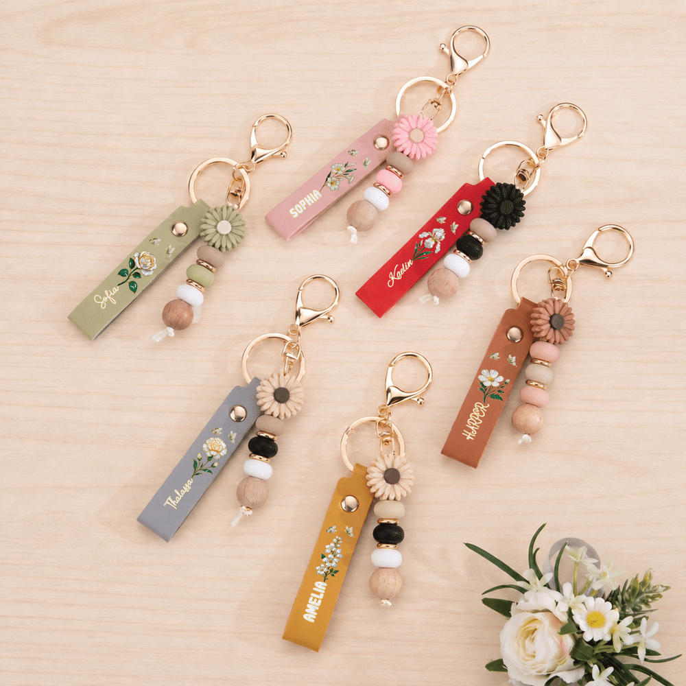 Personalised Birth Flower PU Leather Keyring with Name and Daisy Bead Pendant Wedding Party Birthday Gift for Best Friends Bridesmaids 1