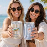 Personlig vintage-strandmönstrad vinmugg (12 oz) med flerfärgade ränder, namn, titel och år – perfekt för daglig användning, sommarresor och som födelsedagspresent till familj och vänner 6