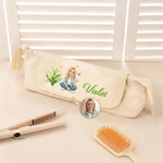 Borsa personalizzata a più scomparti per accessori per capelli con fiore del mese di nascita e personaggio dei cartoni animati, con nome e tappetino resistente al calore – Regalo di compleanno per don