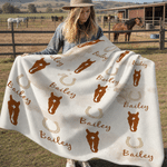 Gepersonaliseerde, zachte fotodeken met hoefijzer- en paardenkopmotief en naam – Siervoorwerp voor de slaapkamer, cadeau voor een jubileum of verjaardag voor paardenliefhebbers