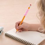 Personlig, 3D-utskriven, flerfärgad namnmärkning till pennor – perfekt som present inför skolstarten till lärare och elever i klassrummet