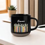 Henkilökohtainen, kaksipuolisesti painettu syntymäkuukausikukkakirja -aiheinen vintage-keraaminen muki, jossa on nimi; päivittäiseen käyttöön sopiva syntymäpäivälahja tai kirjaklubilahja kirjan ystävi