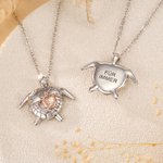 Personalisierte Meeresschildkröten-Halskette mit 1–2 Herzfotos und Gravurtext | Jahrestag Geburtstag Geschenk für Frauen Meeresliebhaberinnen