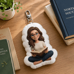 Porte-clés en peluche personnalisé avec photo et illustration de personnage mignon de style 3D, idéal pour un usage quotidien ou comme cadeau d'anniversaire pour les passionnés de lecture