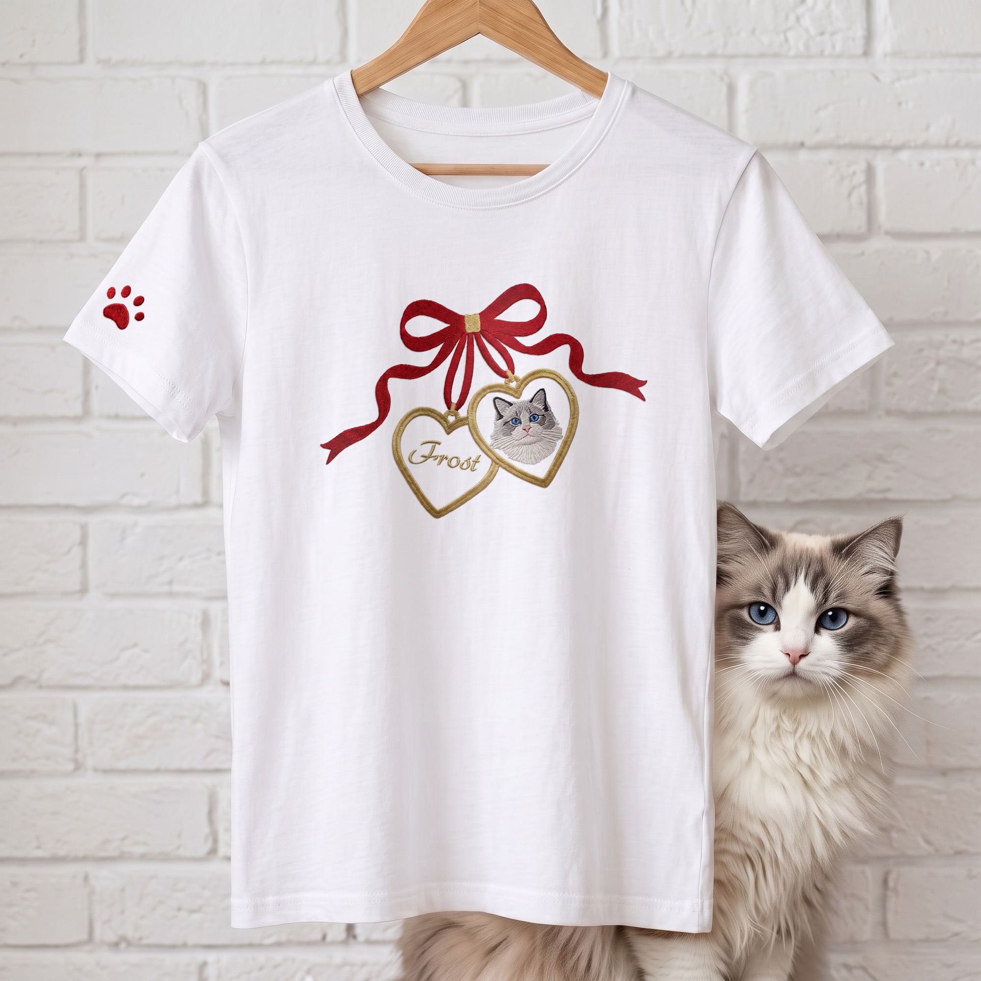 Individuell gestaltetes T-Shirt, Sweatshirt oder Kapuzenpullover mit gesticktem Foto Ihres Haustieres und Schleife sowie Namen – Alltagskleidung und Geburtstagsgeschenk für Tierhalter und Tierliebhabe