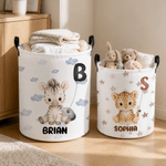 Cesto portabiancheria personalizzato con animali in stile cartone animato, impermeabile e di grande capienza, con nome e iniziale: decorazione per la camera da letto e regalo di compleanno per bambini